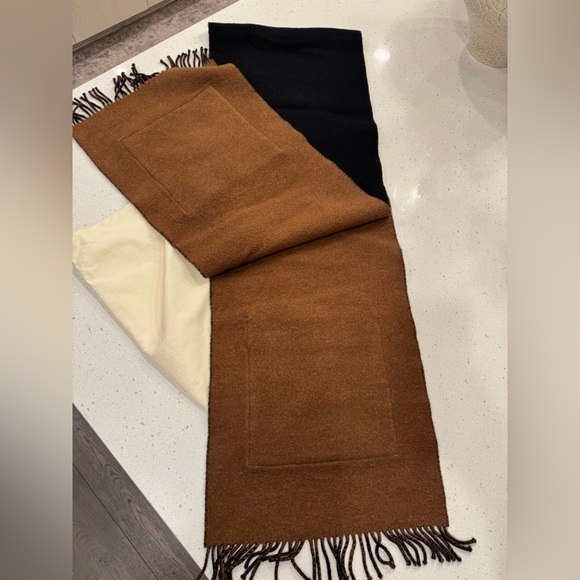 FENDI Touch of Fur Cashmere scarf - Picture 6 of 8